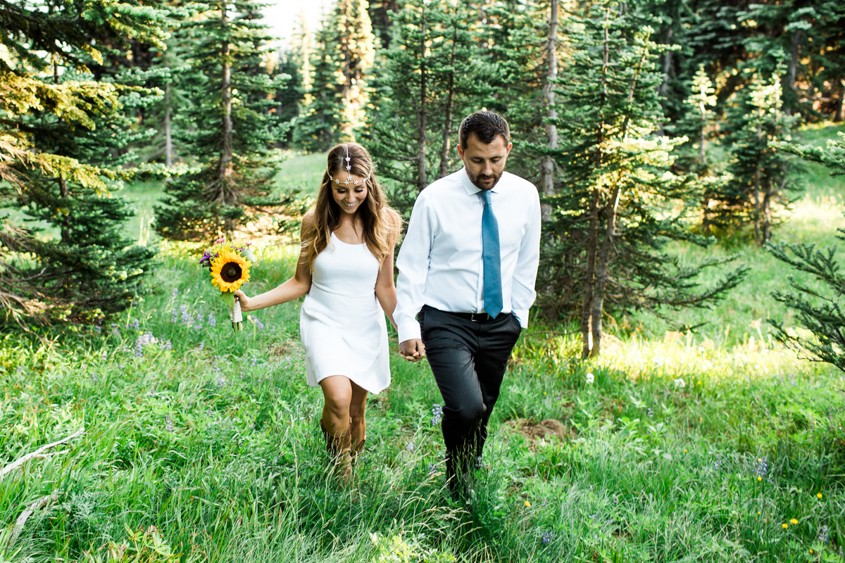 IMAGE: http://kylefordweddings.com/wp-content/uploads/2014/11/terrill-jess-seattle-elopement_03.jpg