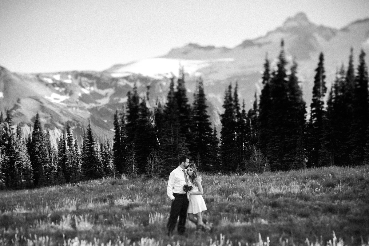 IMAGE: http://kylefordweddings.com/wp-content/uploads/2014/11/terrill-jess-seattle-elopement_06.jpg